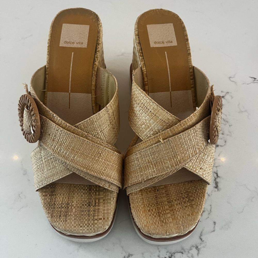 Dolce Vita Shoes Liesel Sandals Beige Platform Wedge Espadrille Slip On Sz 8